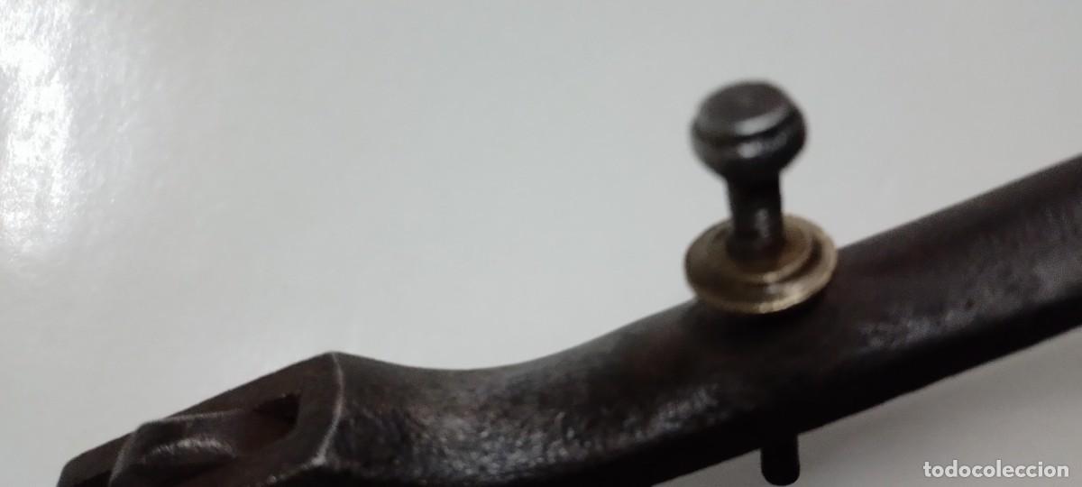 Antig&uuml;edades: Afilador de Sierras o serruchos - Foto 6