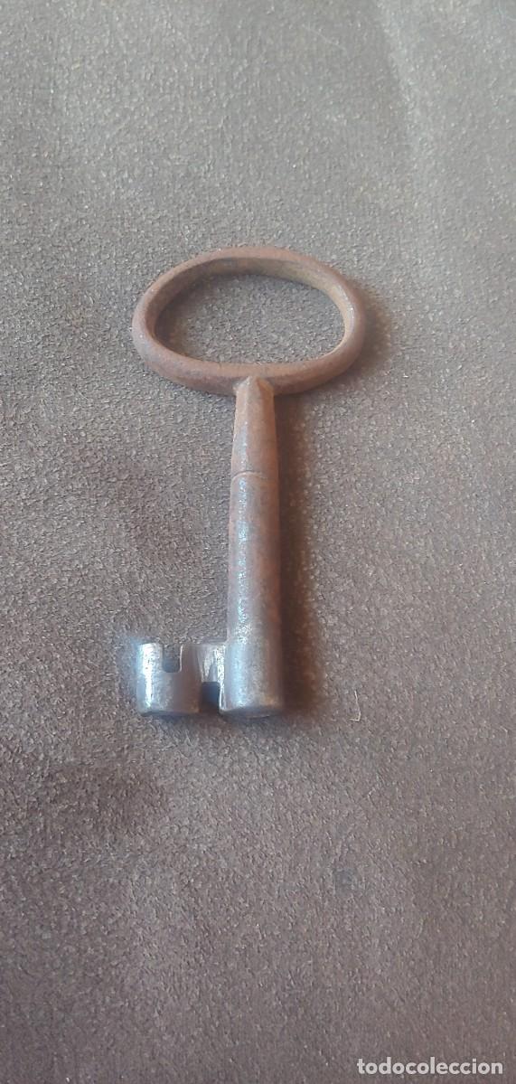 Antig&uuml;edades: LLAVE ANTIGUA HUECA DE FORJA. - Foto 1
