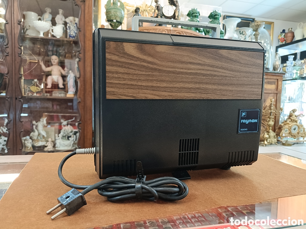 Antig&uuml;edades: ANTIGUO PROYECTOR RAYNOX . A REVISAR. - Foto 1