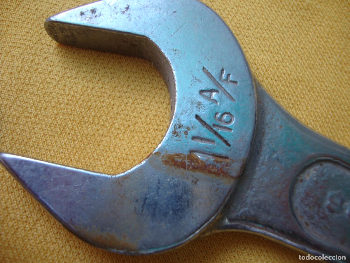 Antig&uuml;edades: surtido de herramientas , diferentes llaves - Foto 2