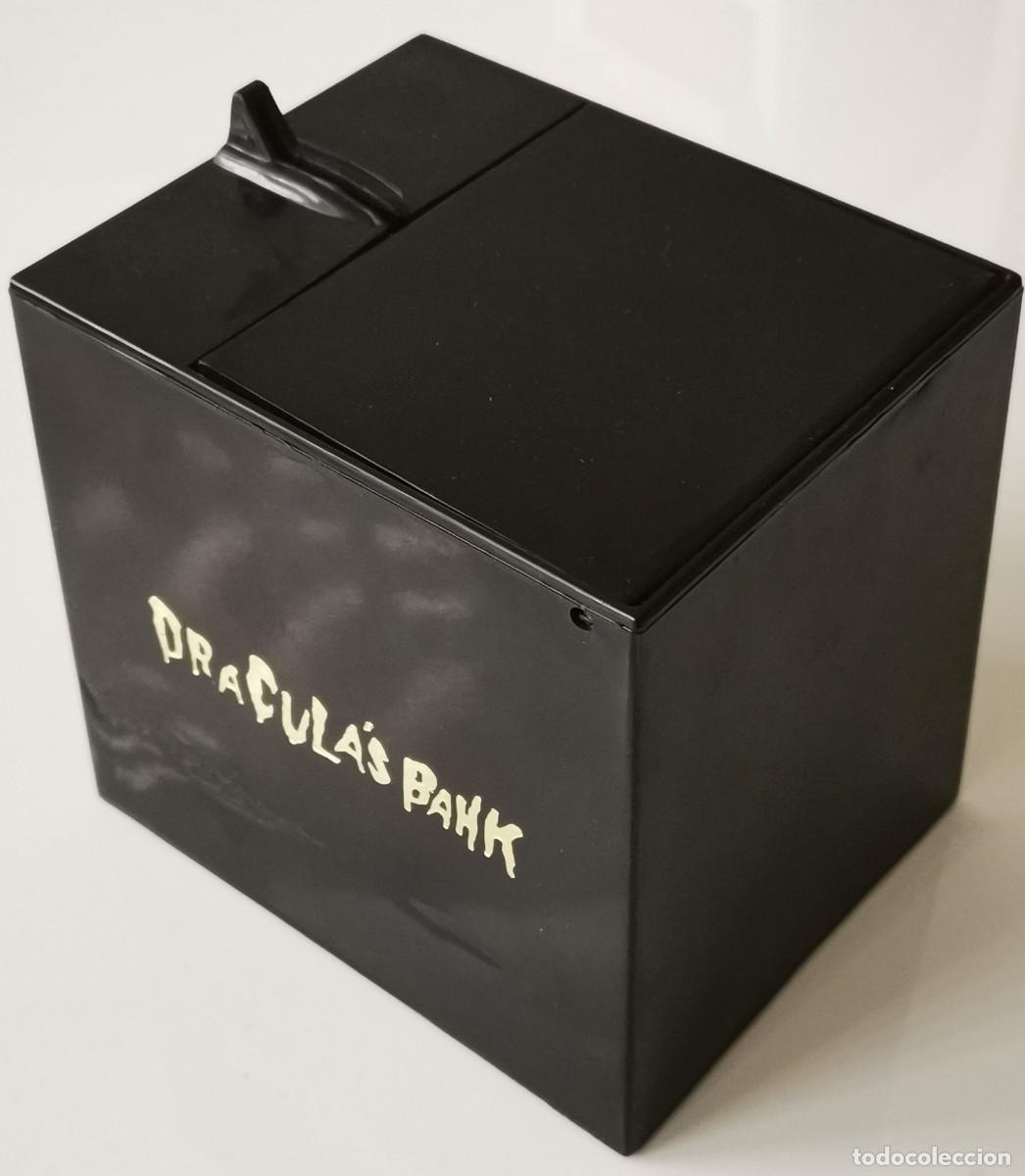 Antig&uuml;edades: Terrorifica hucha &ldquo;Draculas Bank&rdquo; el Banco de Dr&aacute;cula - Foto 2