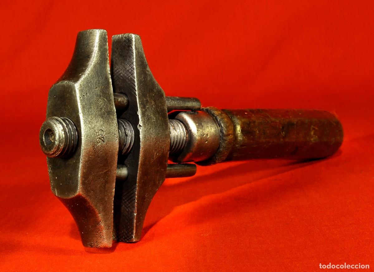 Antig&uuml;edades: Antigua llave Inglesa Restaurada y Funcionando - Foto 1