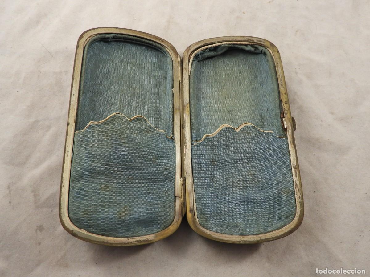 Antig&uuml;edades: Antigua funda de gafas con carey y bronce - Foto 2