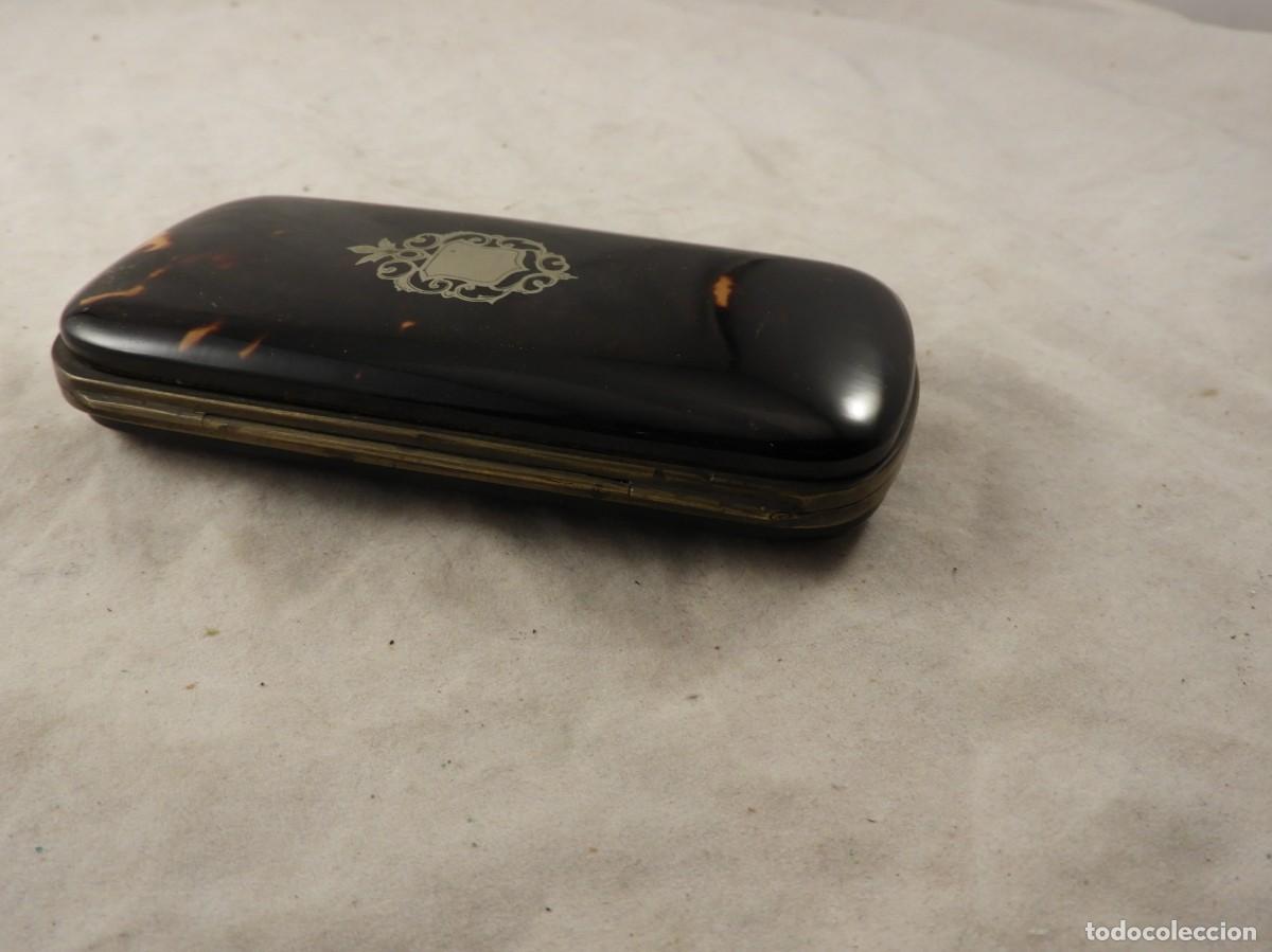 Antig&uuml;edades: Antigua funda de gafas con carey y bronce - Foto 5