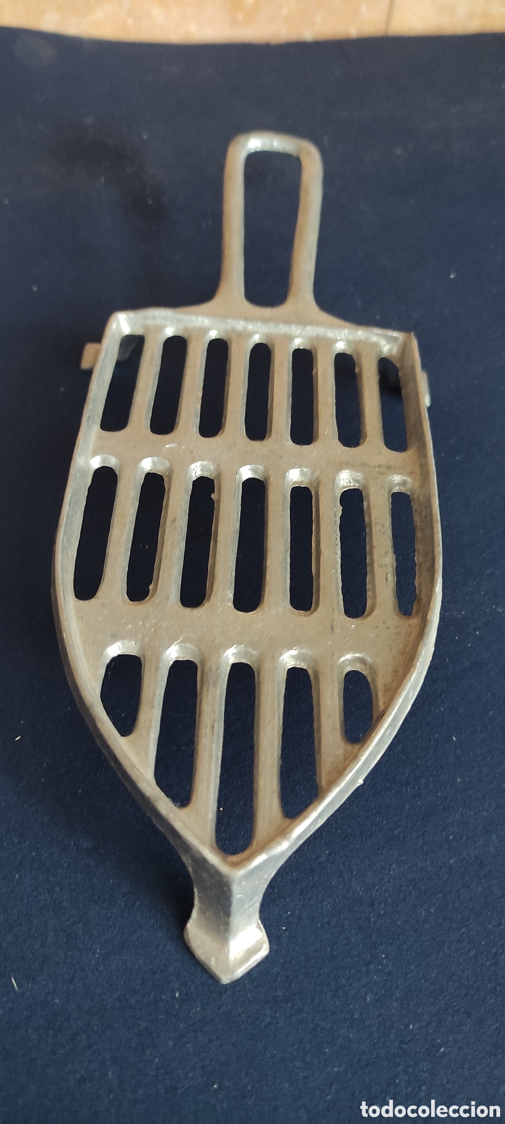 Antig&uuml;edades: Antiguo planchero de aluminio - Foto 1