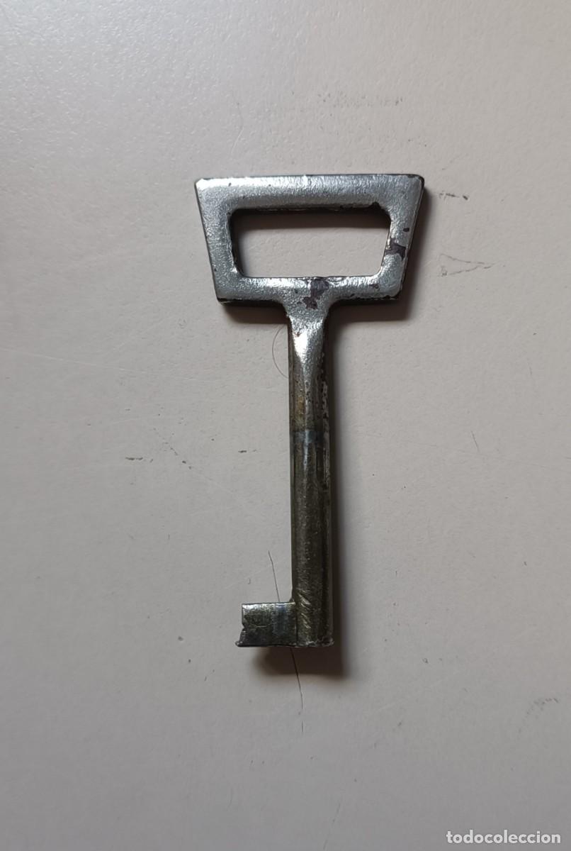 Antig&uuml;edades: LLAVE DE ARMARIO A&Ntilde;OS 70 - Foto 1