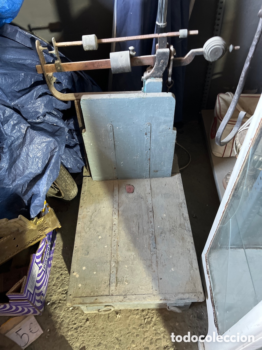 Antig&uuml;edades: B&aacute;scula antigua de madera y Hierro - Foto 1