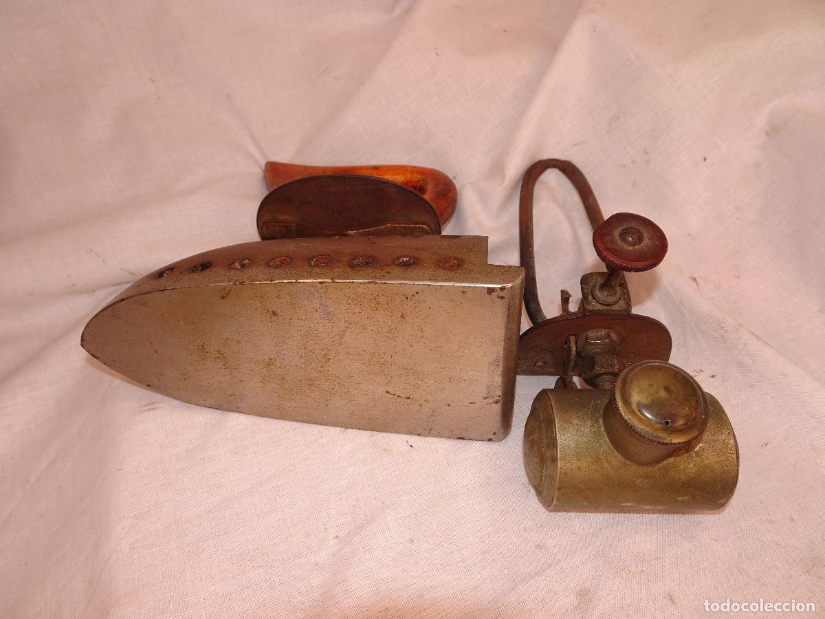 Antig&uuml;edades: Plancha antigua con deposito. - Foto 7
