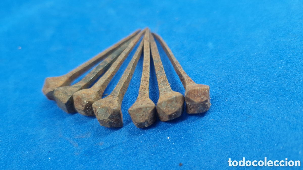 Antig&uuml;edades: Lote 7 clavos de forja de 4 caras - Foto 1