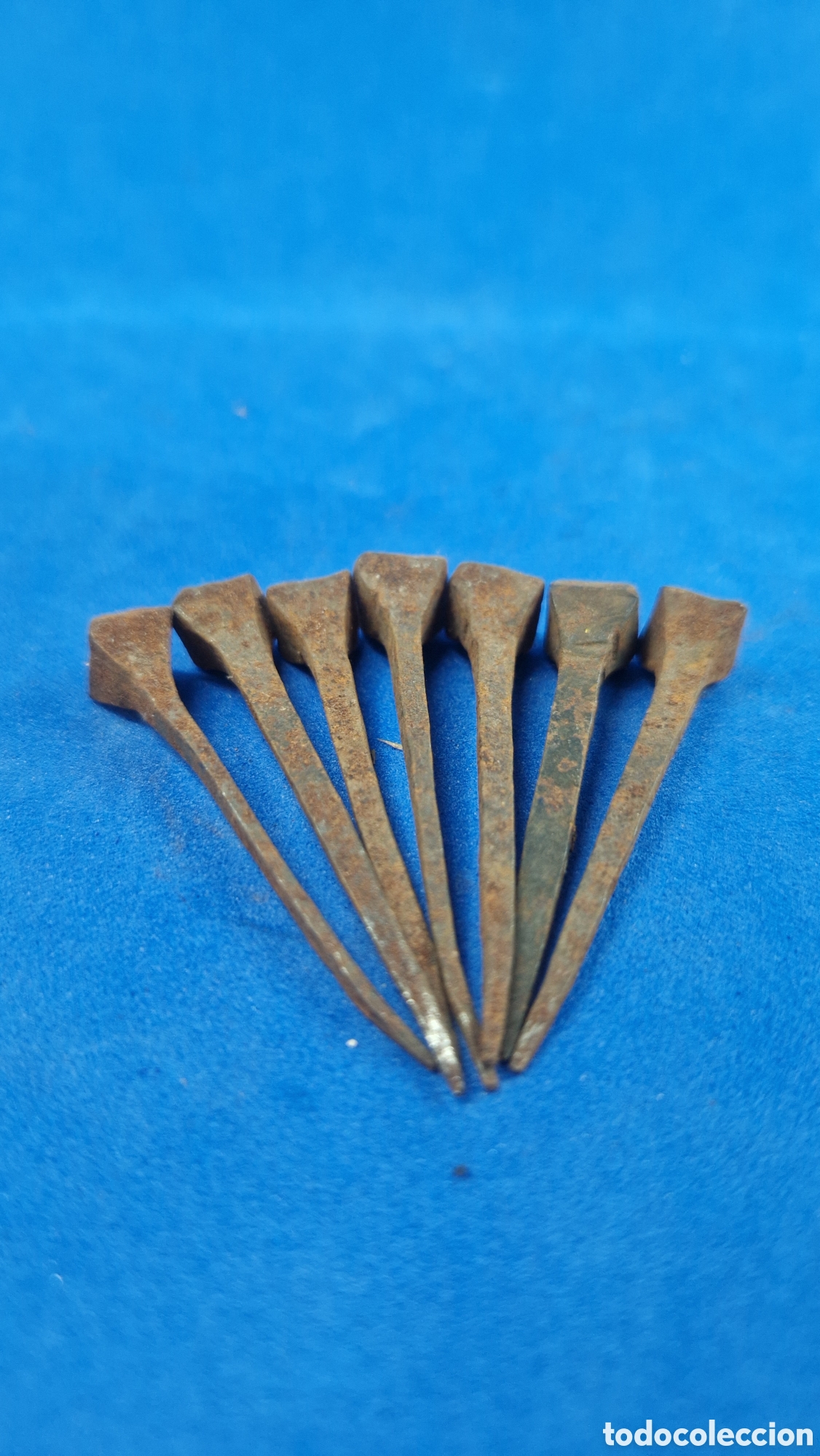 Antig&uuml;edades: Lote 7 clavos de forja de 4 caras - Foto 3