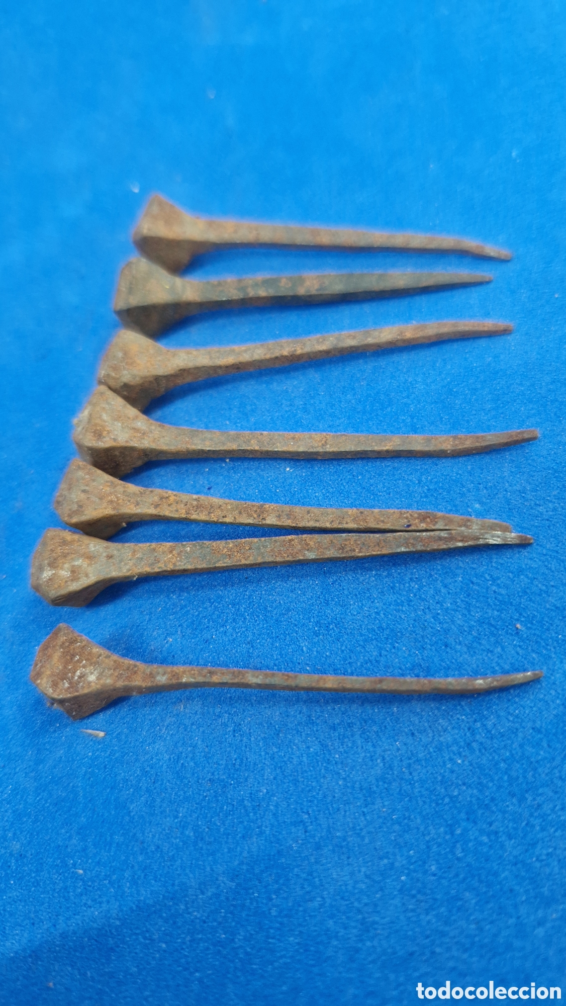 Antig&uuml;edades: Lote 7 clavos de forja de 4 caras - Foto 2