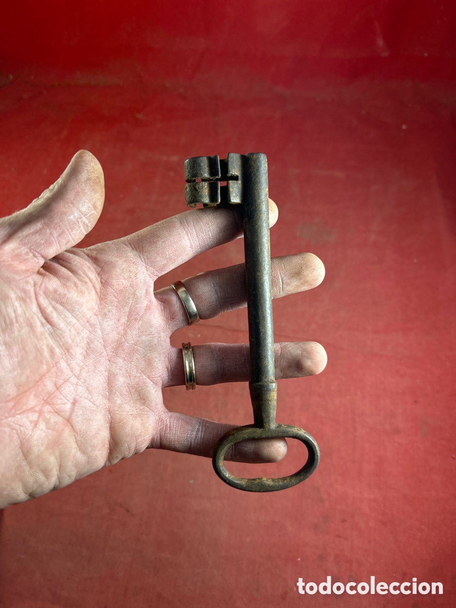 Antig&uuml;edades: LLAVE ANTIGUA DE FORJA CURIOSA - Foto 3