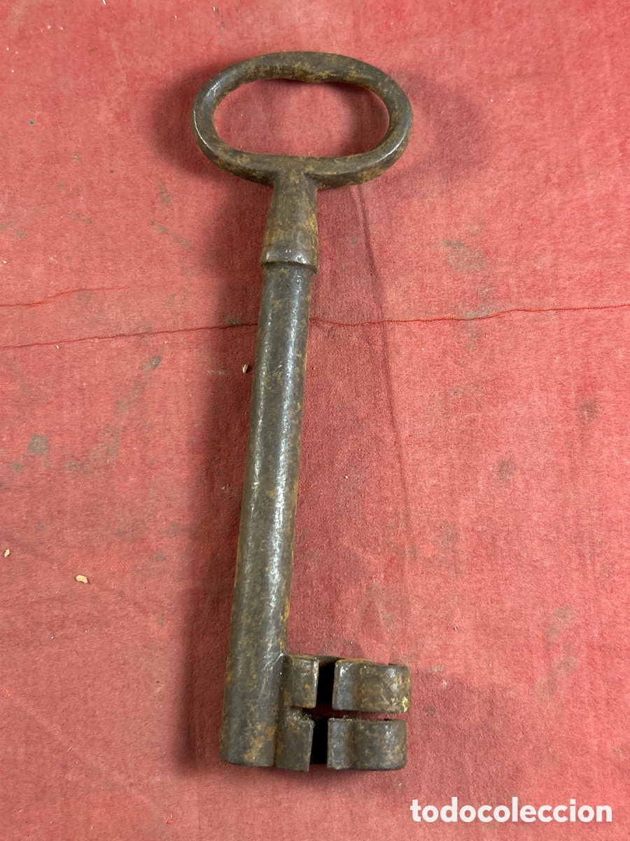Antig&uuml;edades: LLAVE ANTIGUA DE FORJA CURIOSA - Foto 1