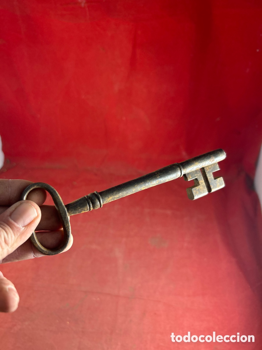 Antig&uuml;edades: LLAVE ANTIGUA DE FORJA CURIOSA - Foto 2