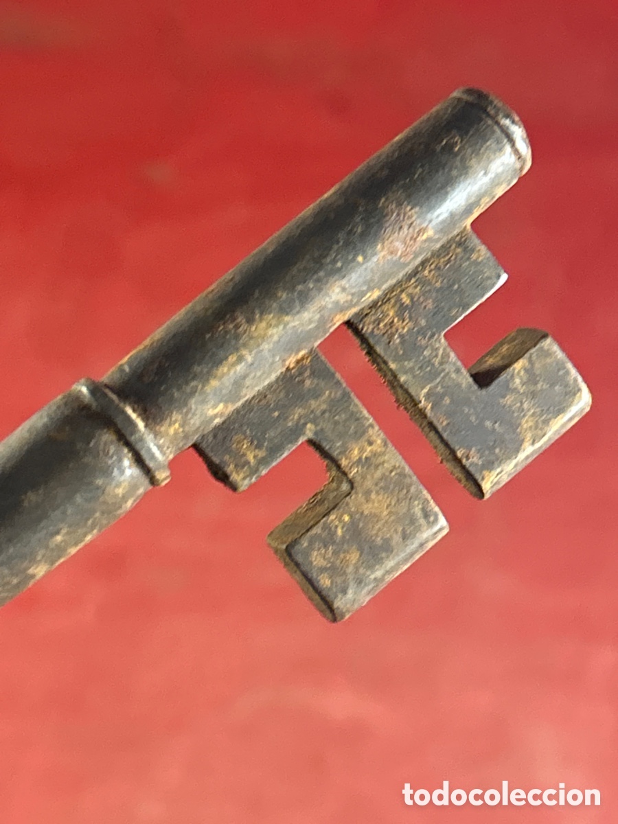 Antig&uuml;edades: LLAVE ANTIGUA DE FORJA CURIOSA - Foto 3