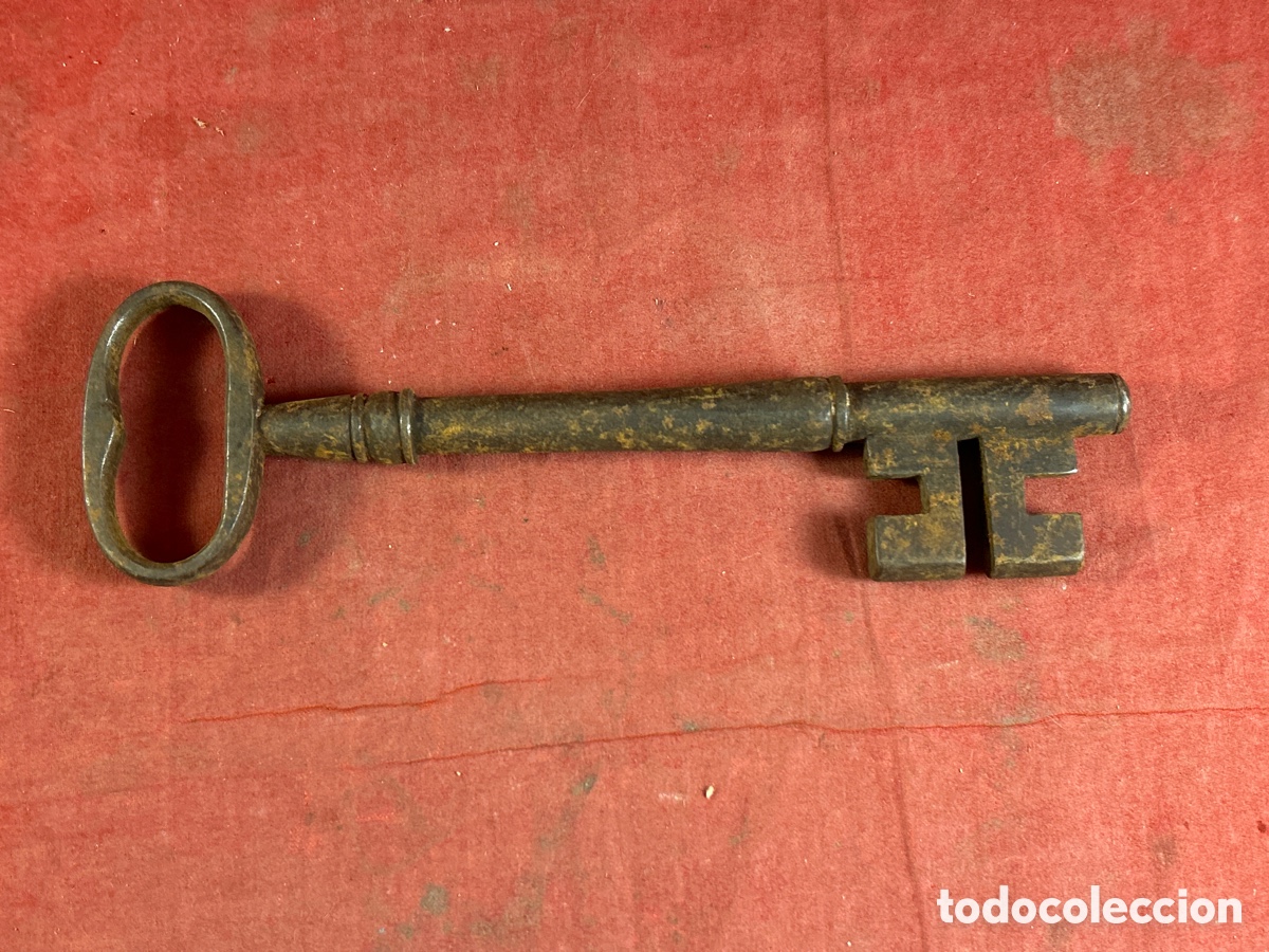 Antig&uuml;edades: LLAVE ANTIGUA DE FORJA CURIOSA - Foto 1