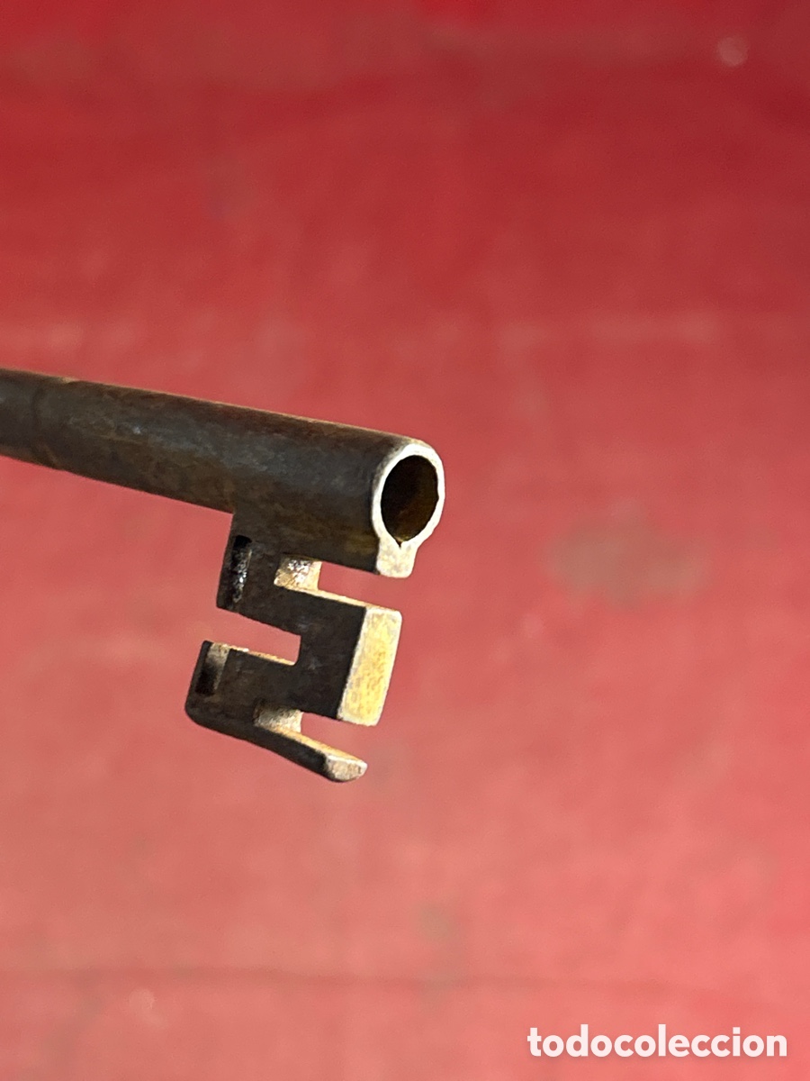Antig&uuml;edades: LLAVE ANTIGUA DE FORJA CURIOSA - Foto 3