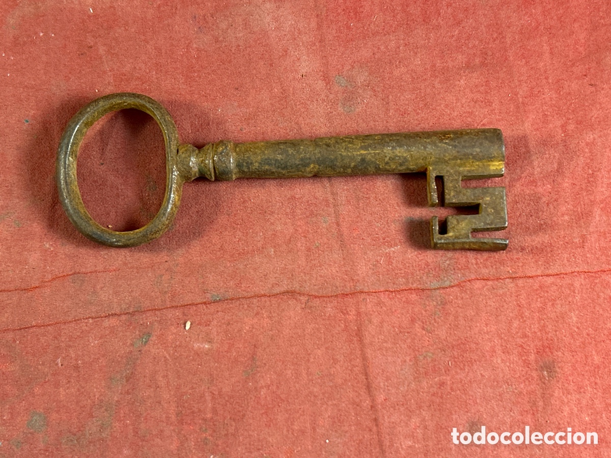 Antig&uuml;edades: LLAVE ANTIGUA DE FORJA CURIOSA - Foto 1
