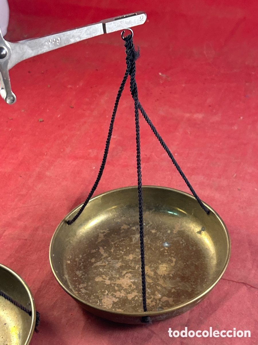 Antig&uuml;edades: BALANZA CON PLATOS DE METAL - Foto 2