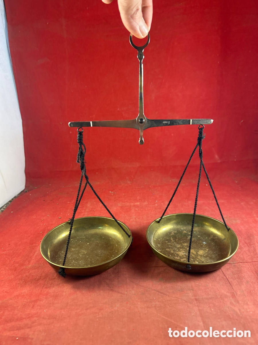 Antig&uuml;edades: BALANZA CON PLATOS DE METAL - Foto 1