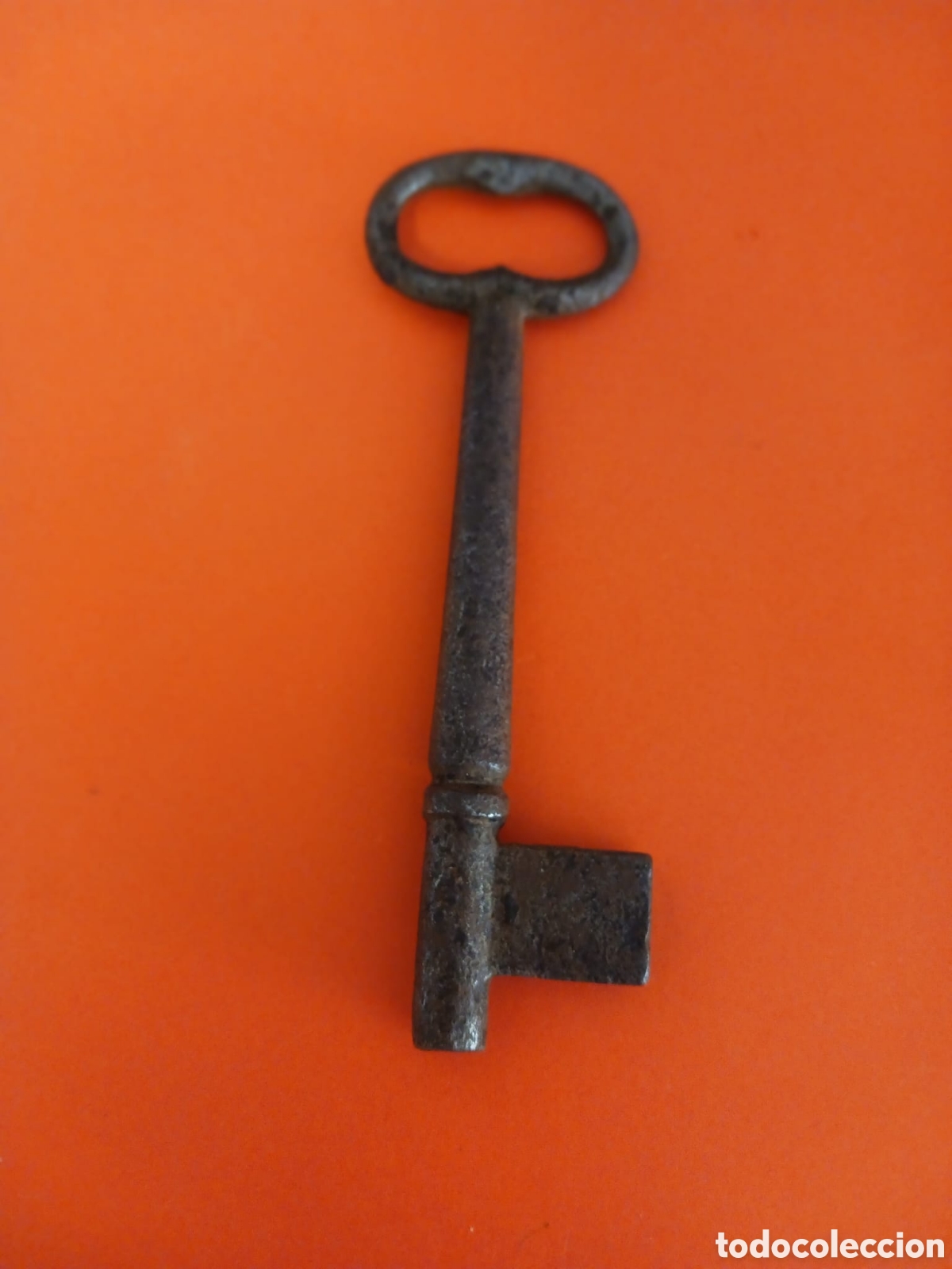 Antig&uuml;edades: Llave antigua hierro de puerta - Foto 1