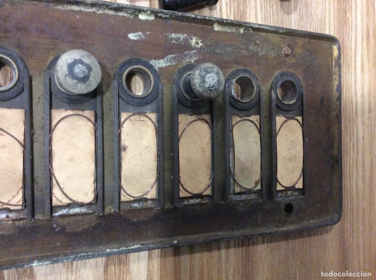 Antig&uuml;edades: Antigua placa de timbres - Foto 6