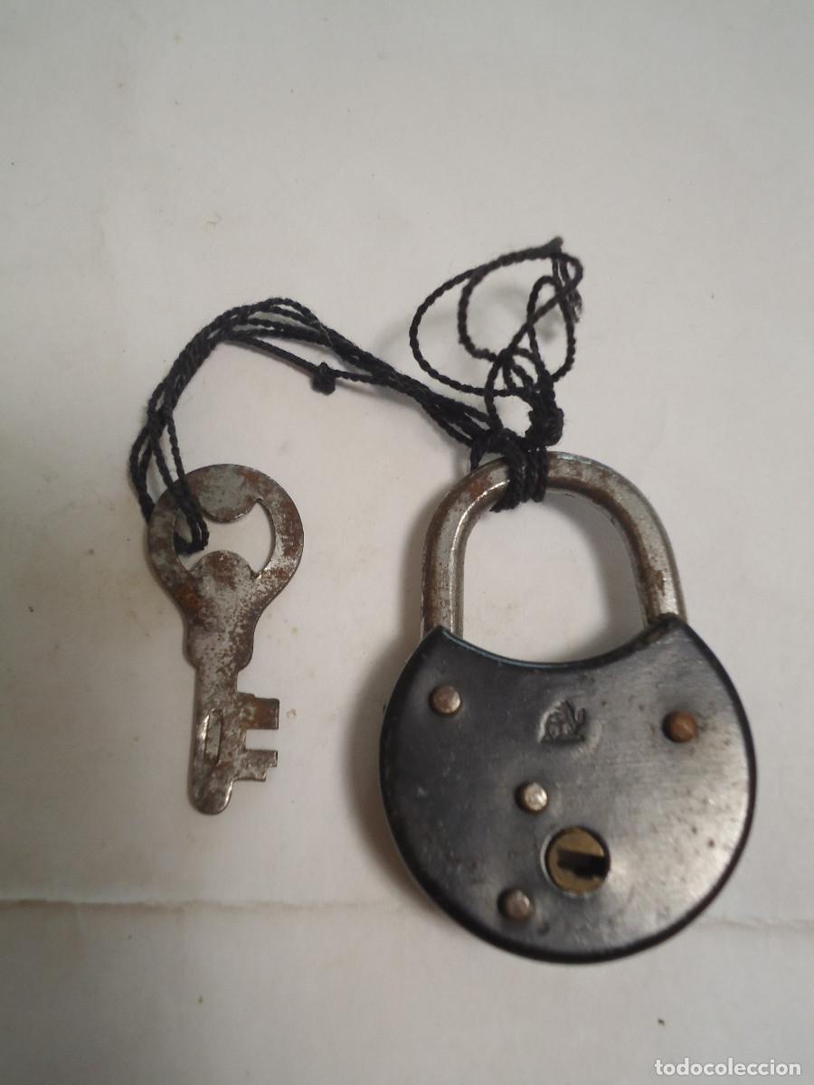 Antig&uuml;edades: CANDADO ANTIGUO CON SU LLAVE MARCA DALAB. -- 23 - Foto 2