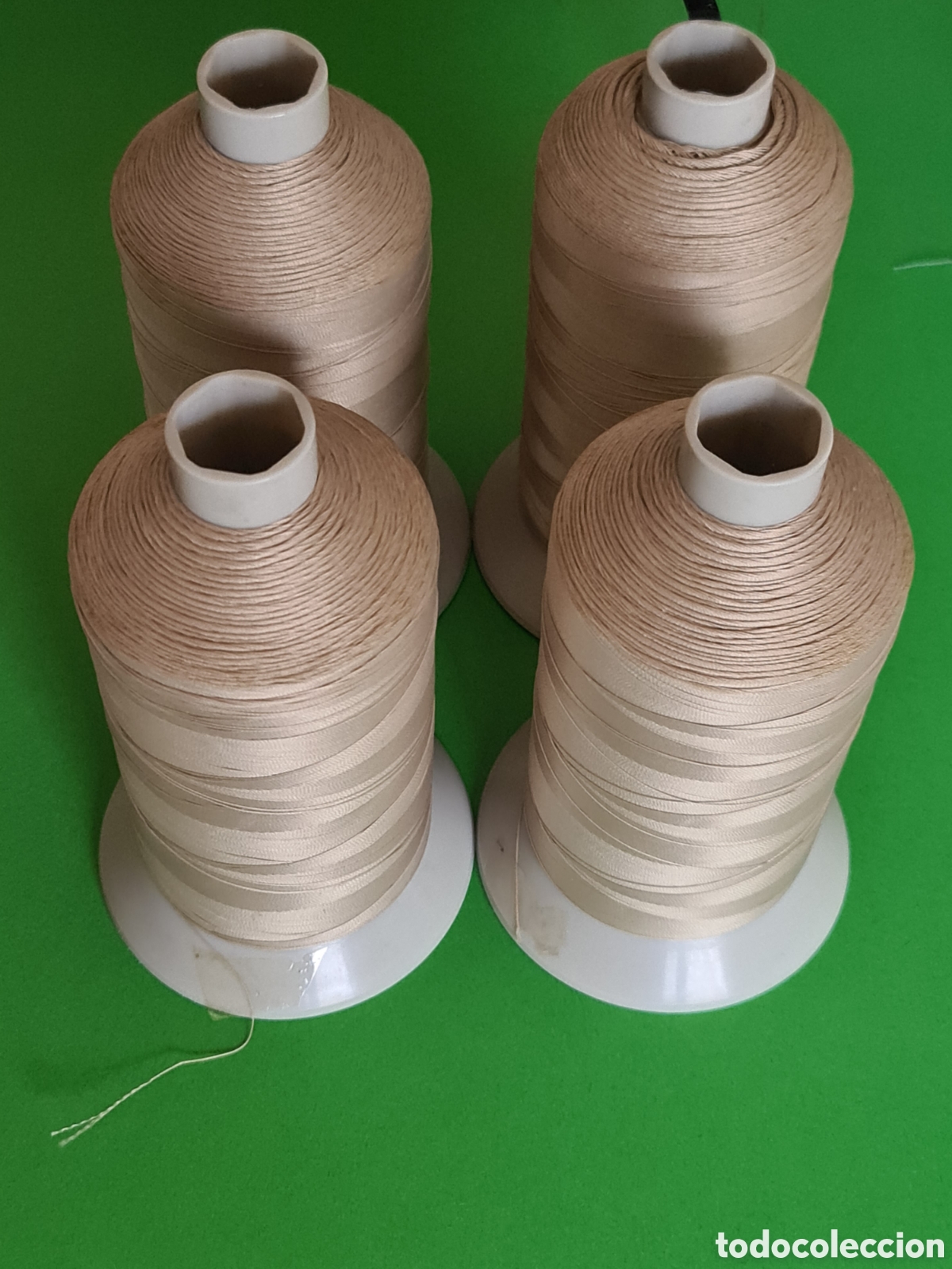 Antig&uuml;edades: Lote de 5 bobinas de hilo. Beige. - Foto 2