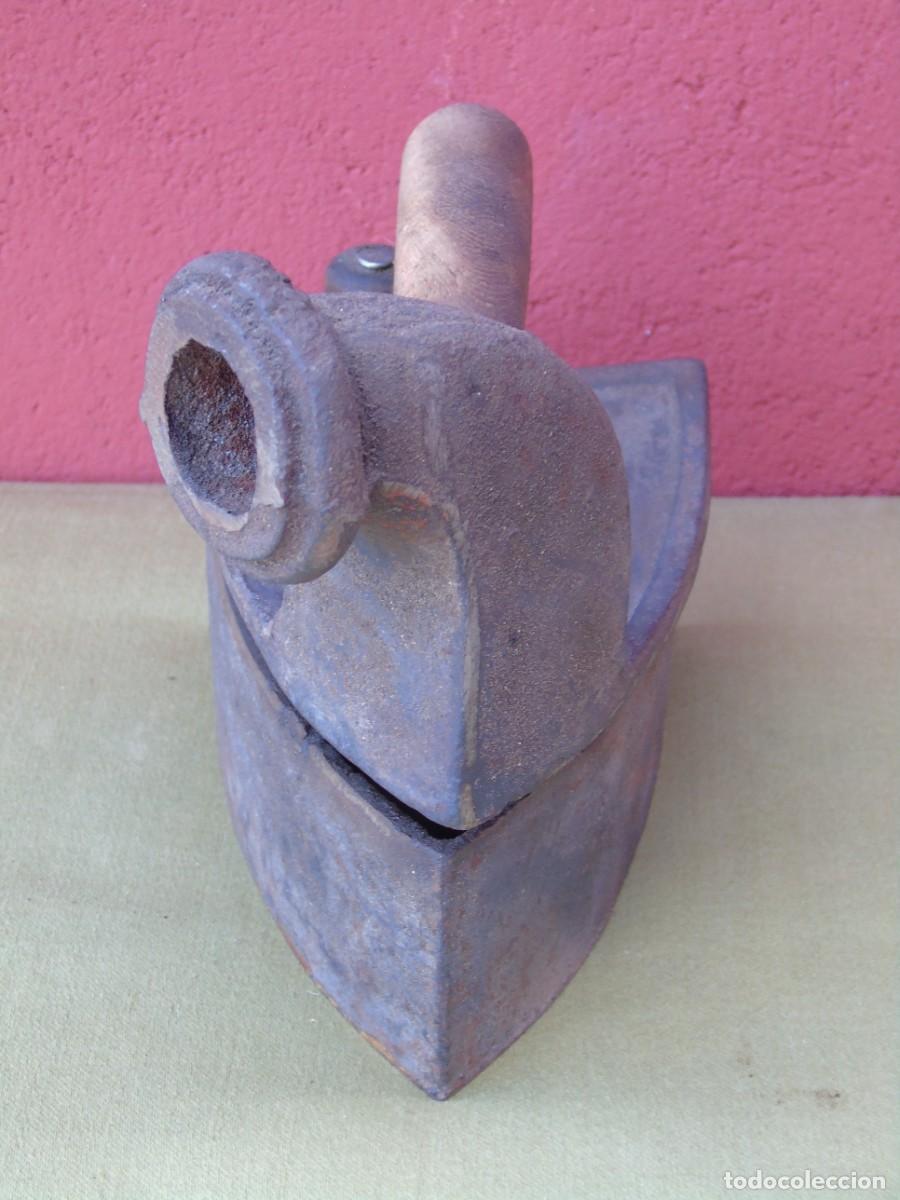 Antig&uuml;edades: ANTIGUA PLANCHA DE CHIMENEA, HIERRO Y MANGO MADERA - Foto 4