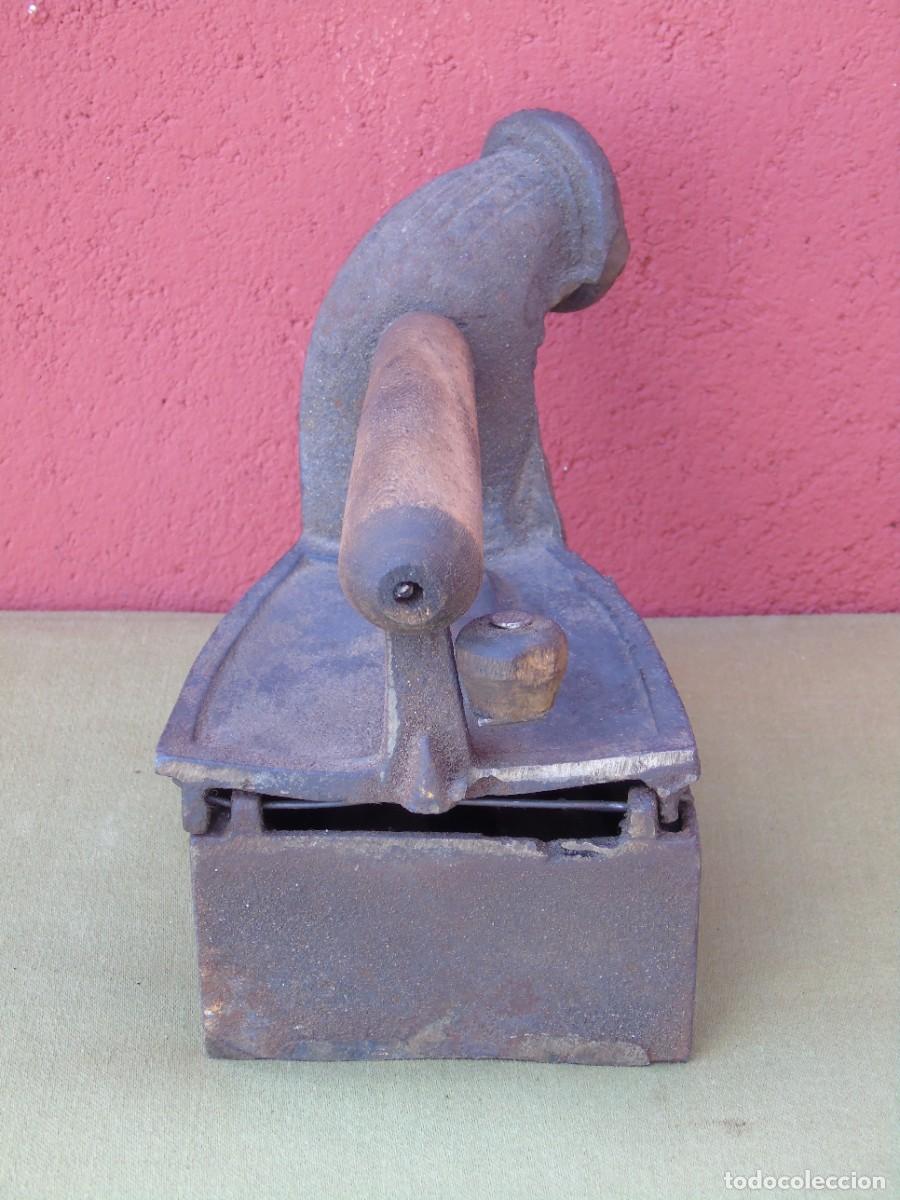 Antig&uuml;edades: ANTIGUA PLANCHA DE CHIMENEA, HIERRO Y MANGO MADERA - Foto 6