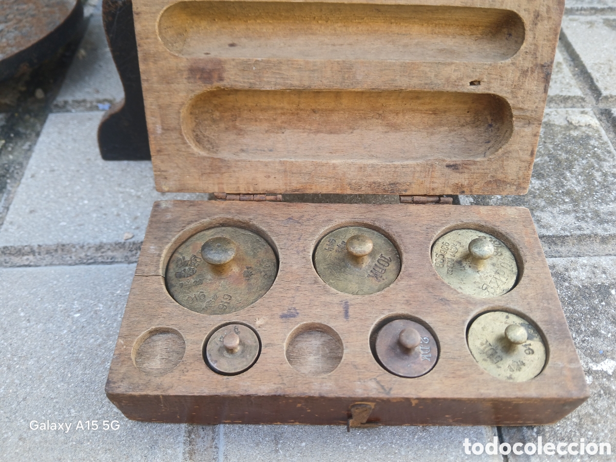 Antig&uuml;edades: ANTIGUA BASCULA CON JUEGO DE PESAS. - Foto 2