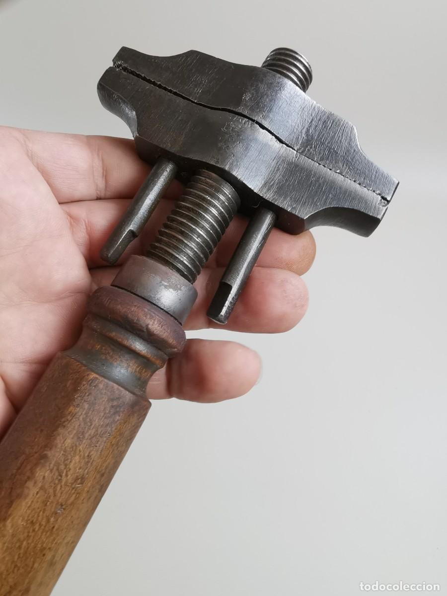 Antig&uuml;edades: LLAVE INGLESA MULTIUSOS MARTILLO - MANGO EN MADERA - Foto 9