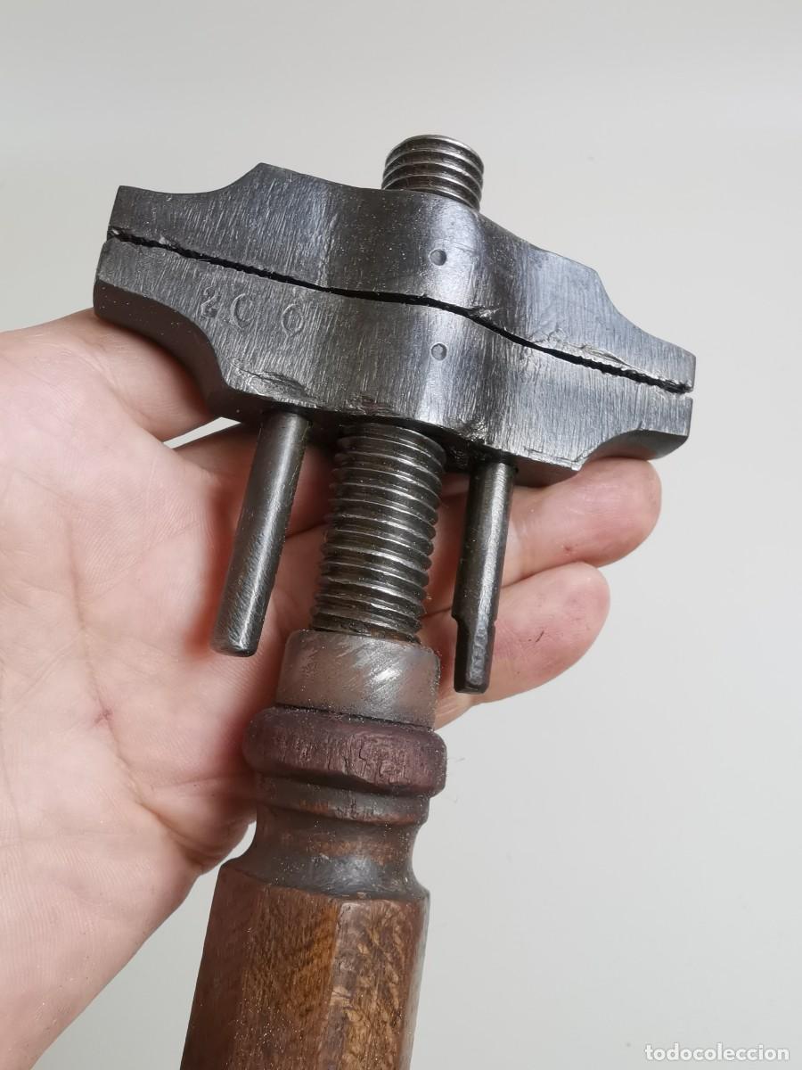 Antig&uuml;edades: LLAVE INGLESA MULTIUSOS MARTILLO - MANGO EN MADERA - Foto 12