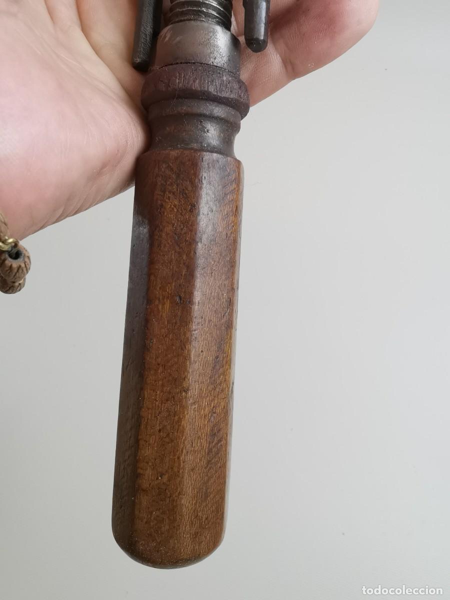 Antig&uuml;edades: LLAVE INGLESA MULTIUSOS MARTILLO - MANGO EN MADERA - Foto 16