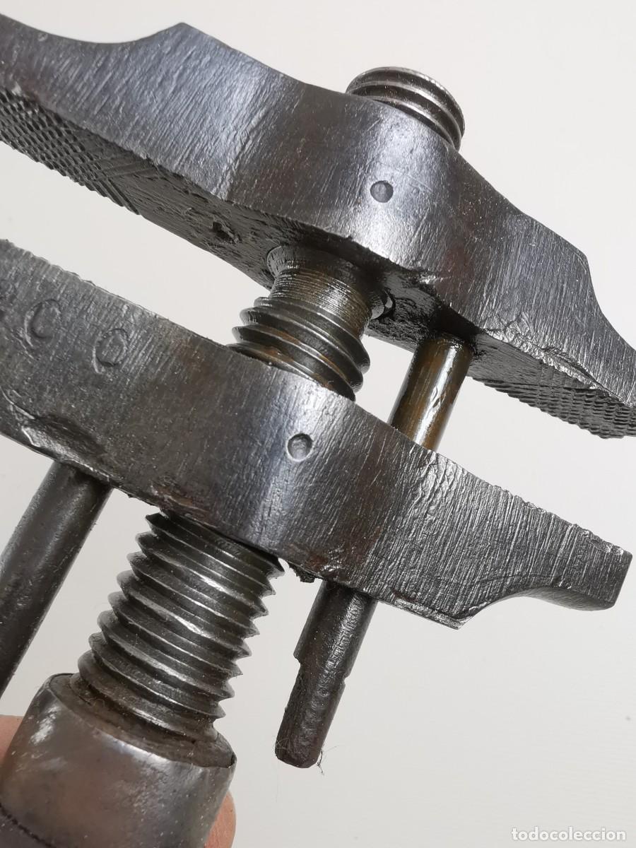 Antig&uuml;edades: LLAVE INGLESA MULTIUSOS MARTILLO - MANGO EN MADERA - Foto 19