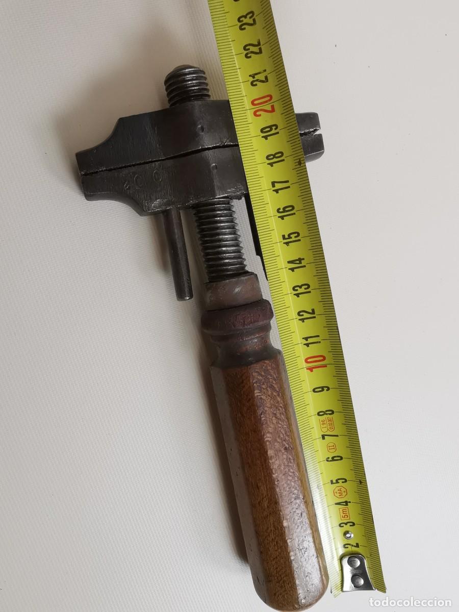 Antig&uuml;edades: LLAVE INGLESA MULTIUSOS MARTILLO - MANGO EN MADERA - Foto 21