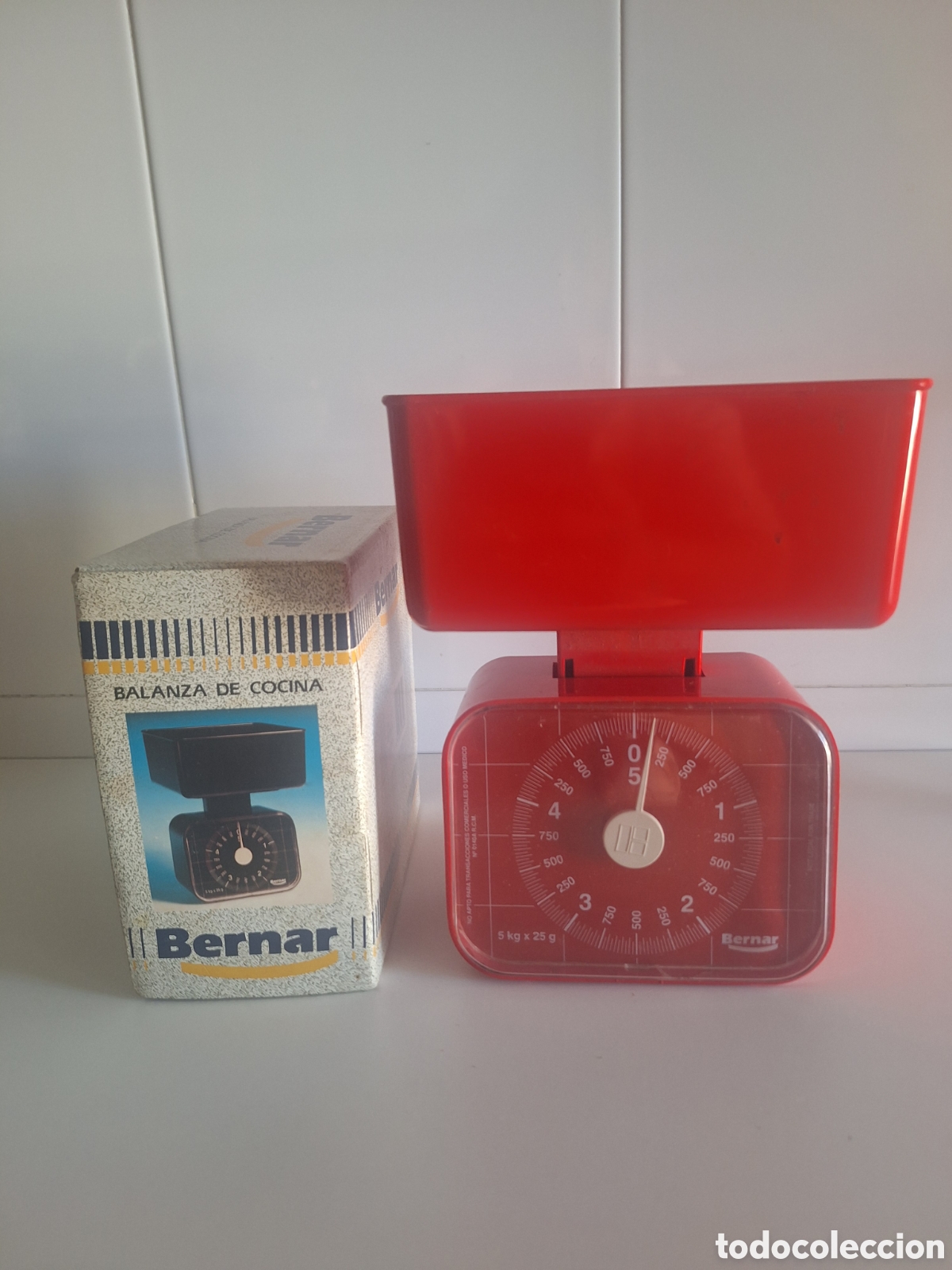 Antig&uuml;edades: Balanza de cocina antigua roja - Foto 2