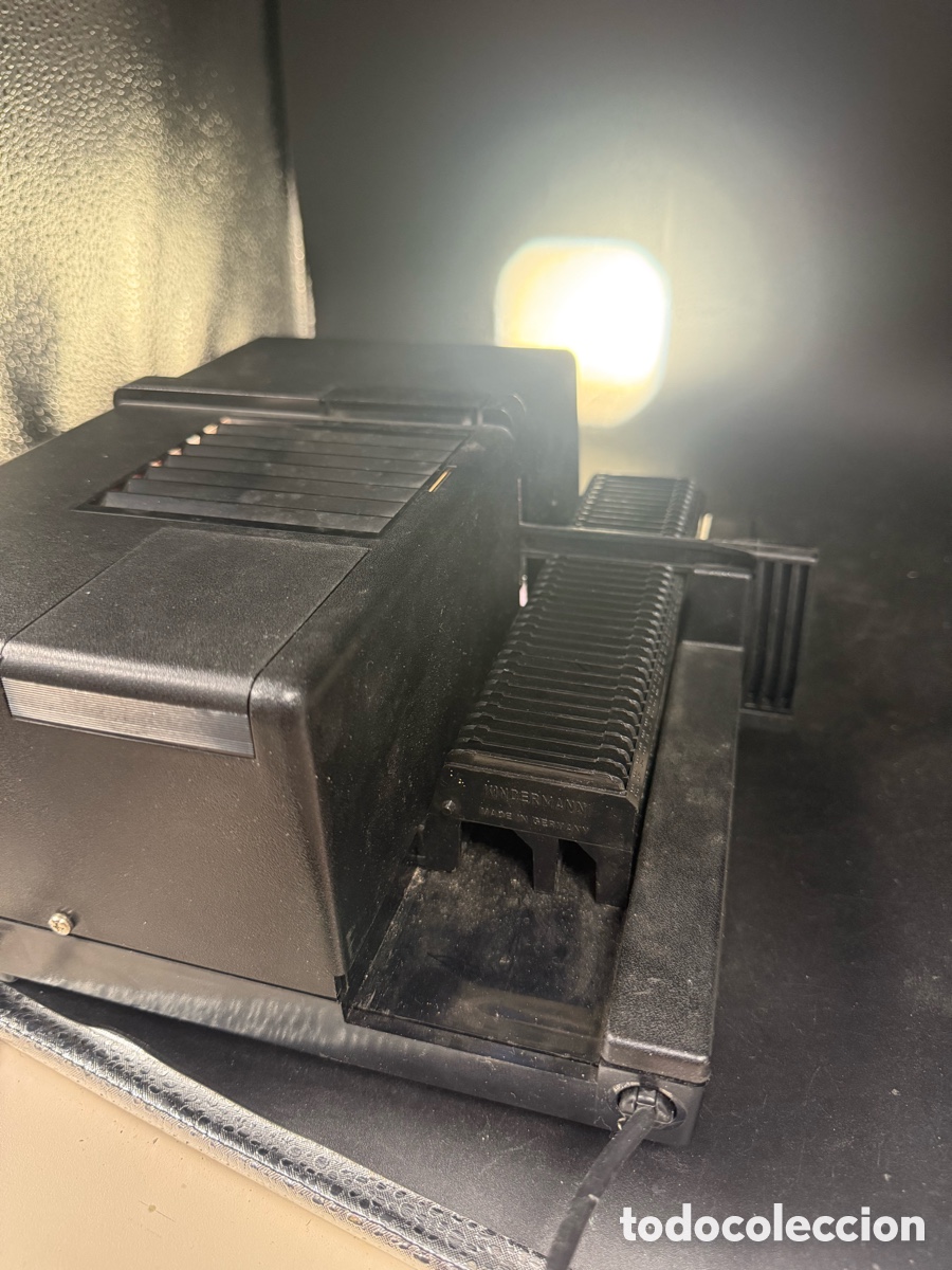 Antig&uuml;edades: Proyector de diapositivas Kindermann con mando y funcionando - Foto 10