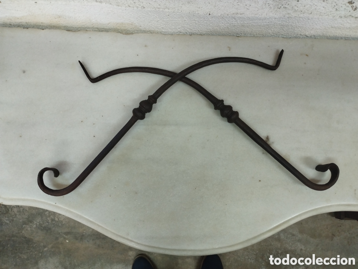 Antig&uuml;edades: Fiadores, hierros de mesa en forja ( peque&ntilde;os ) - Foto 2