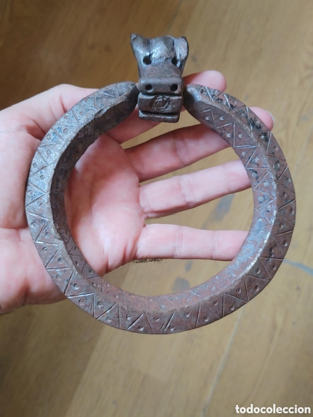 Antig&uuml;edades: Aldaba en hierro forjado con cabeza de dragon. - Foto 1
