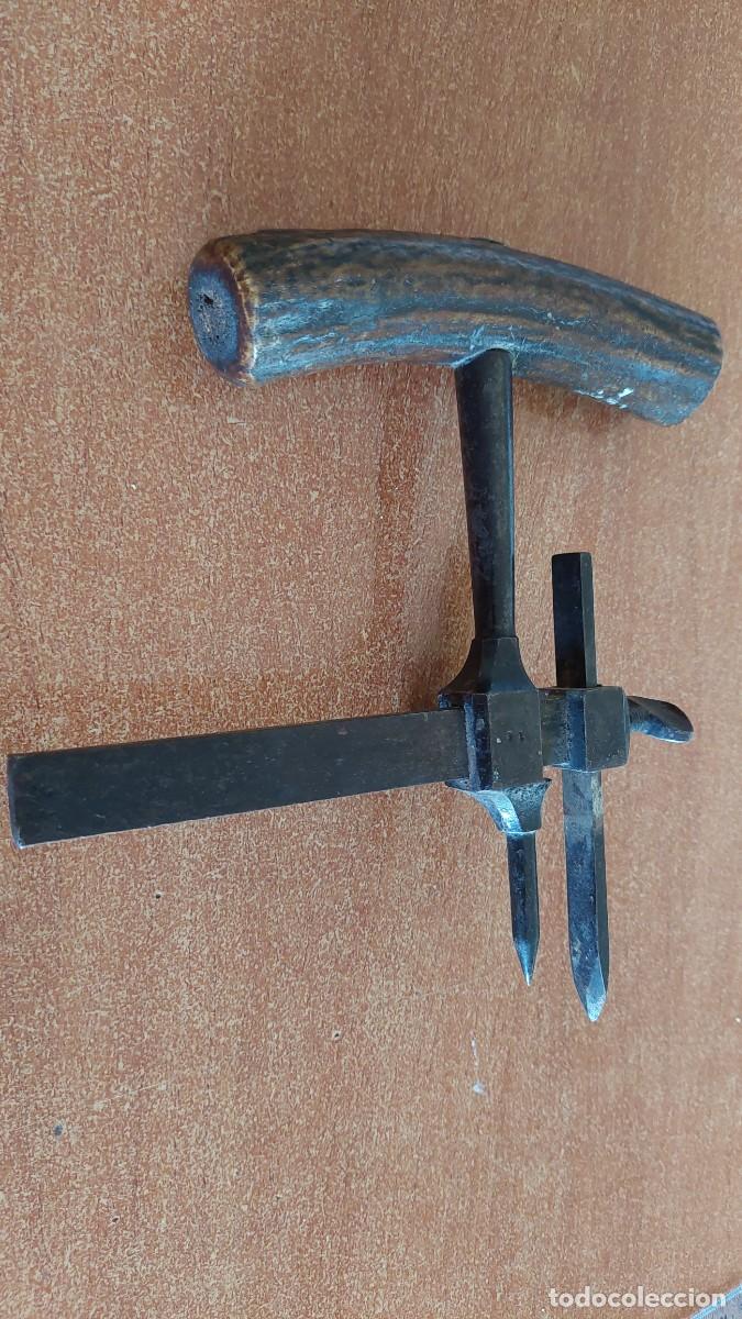 Antig&uuml;edades: Antigua y magn&iacute;fica herramienta de carpintero forja y asta - Foto 1
