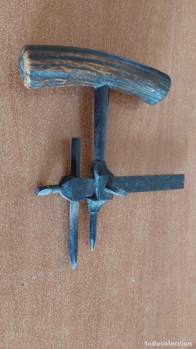Antig&uuml;edades: Antigua y magn&iacute;fica herramienta de carpintero forja y asta - Foto 2