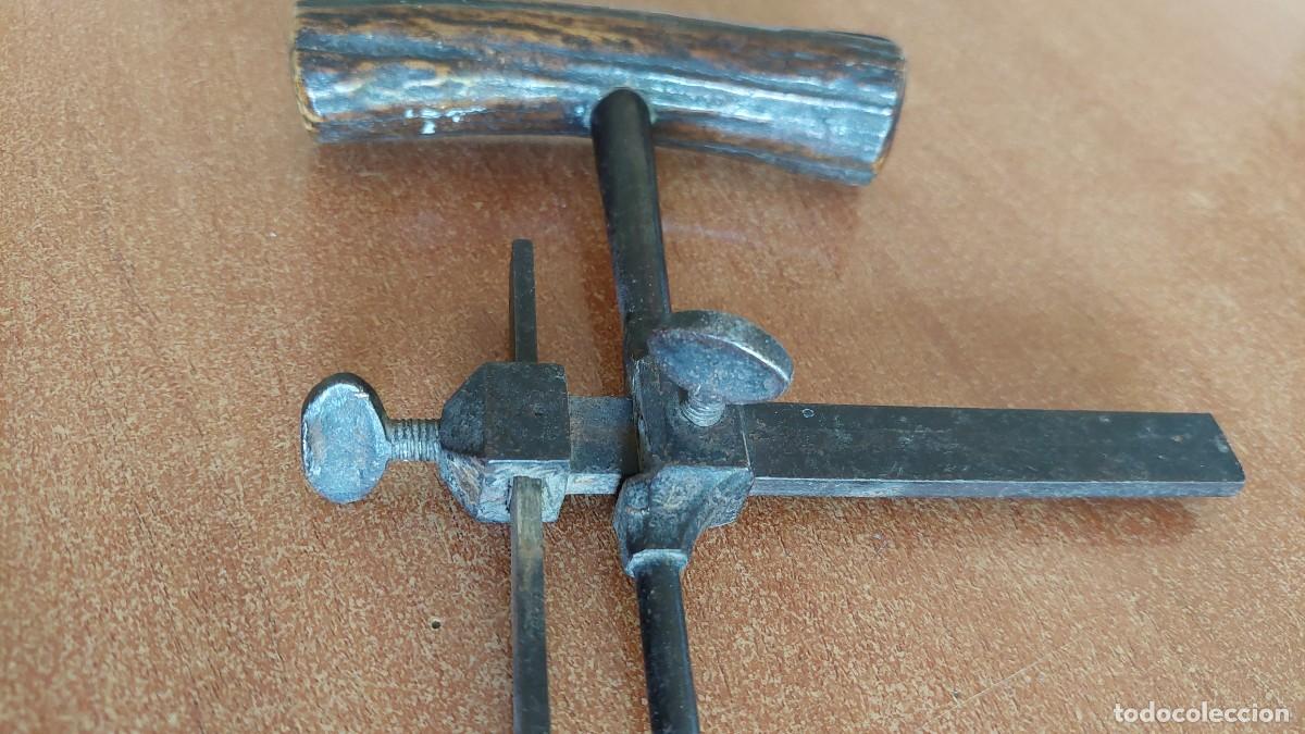 Antig&uuml;edades: Antigua y magn&iacute;fica herramienta de carpintero forja y asta - Foto 3