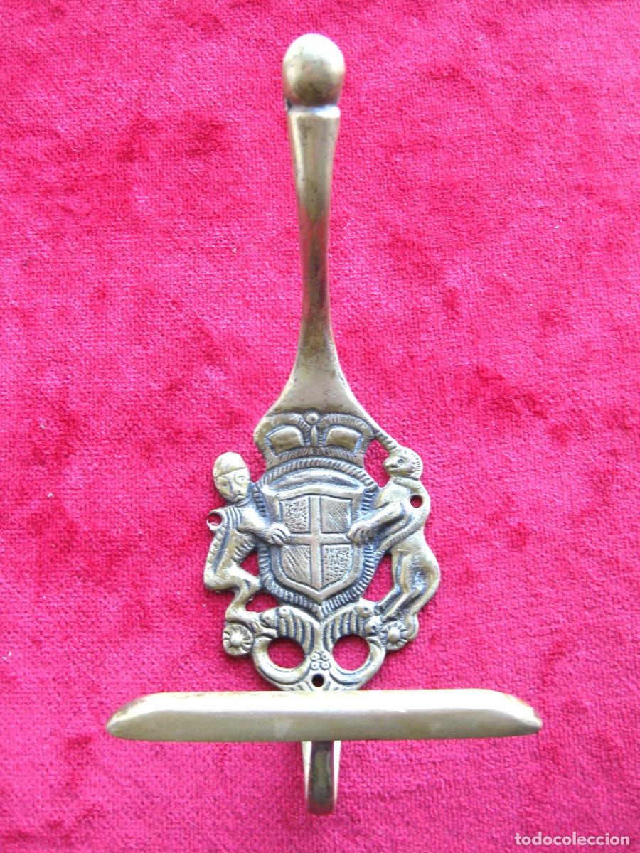 Antig&uuml;edades: PERCHA DE BRONCE INGLESA MARCADA PERAGE ENGLAND. PERFECTO ESTADO - Foto 1