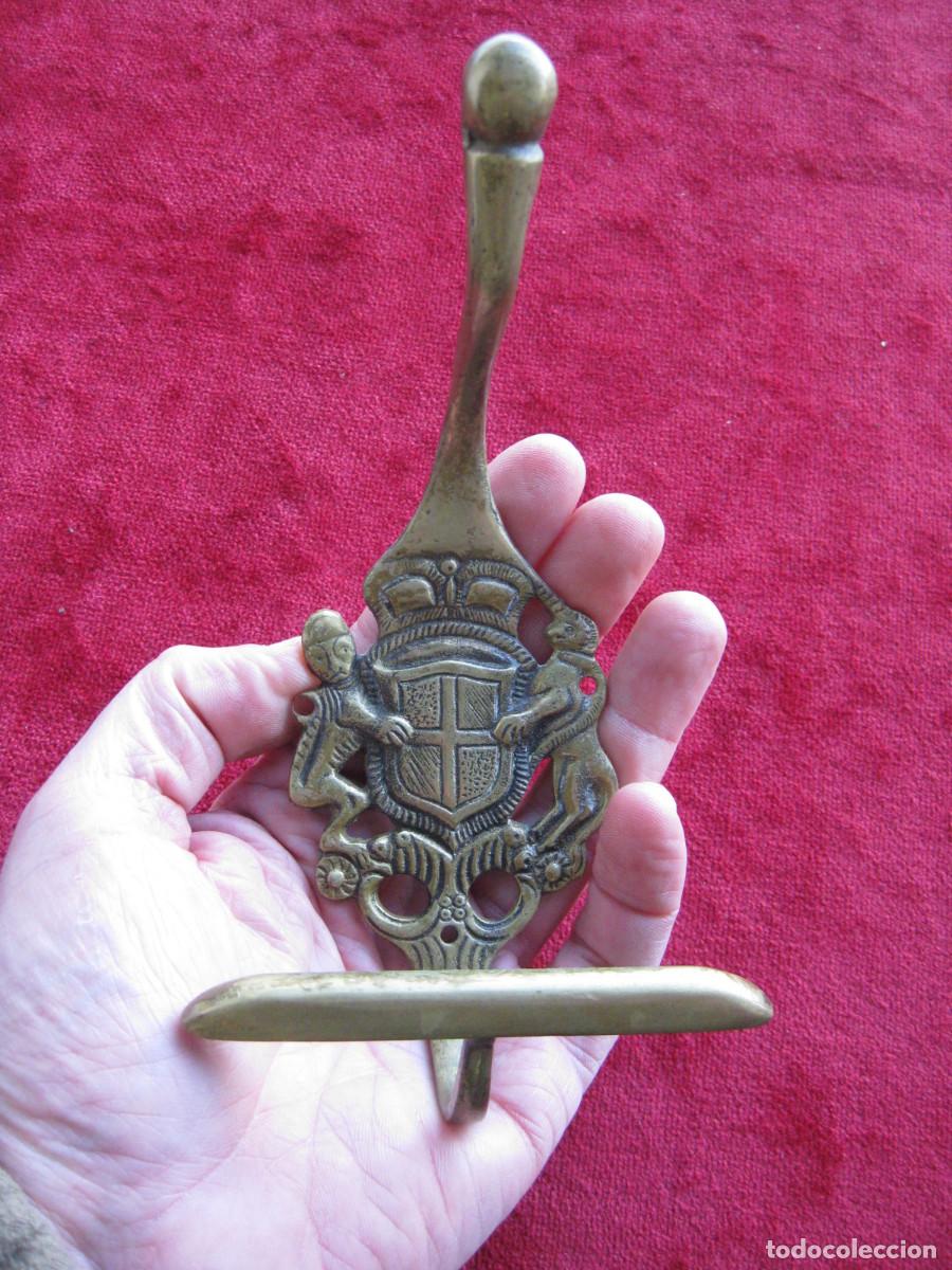 Antig&uuml;edades: PERCHA DE BRONCE INGLESA MARCADA PERAGE ENGLAND. PERFECTO ESTADO - Foto 3