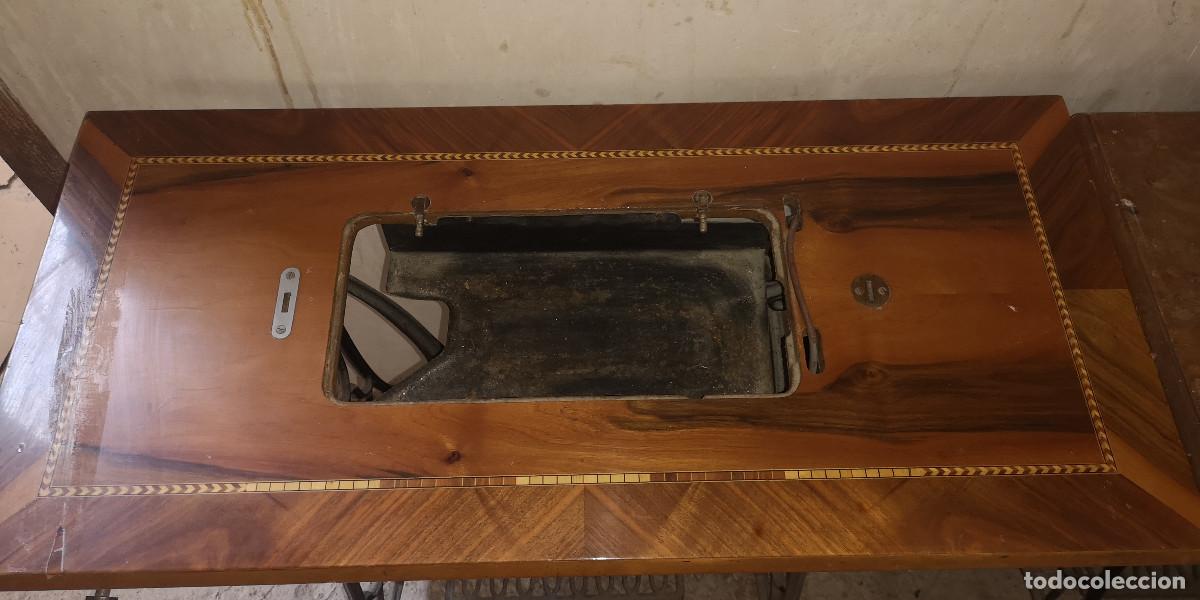 Antig&uuml;edades: MESA DE COSER SINGER, MUEBLE Y PIE ( sin m&aacute;quina ) - Foto 1