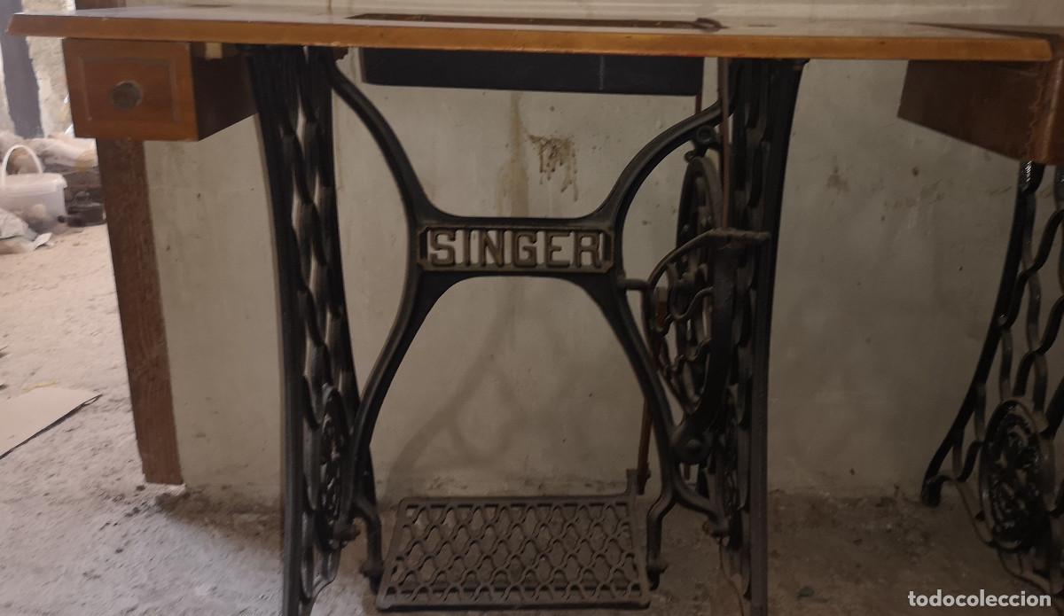 Antig&uuml;edades: MESA DE COSER SINGER, MUEBLE Y PIE ( sin m&aacute;quina ) - Foto 2