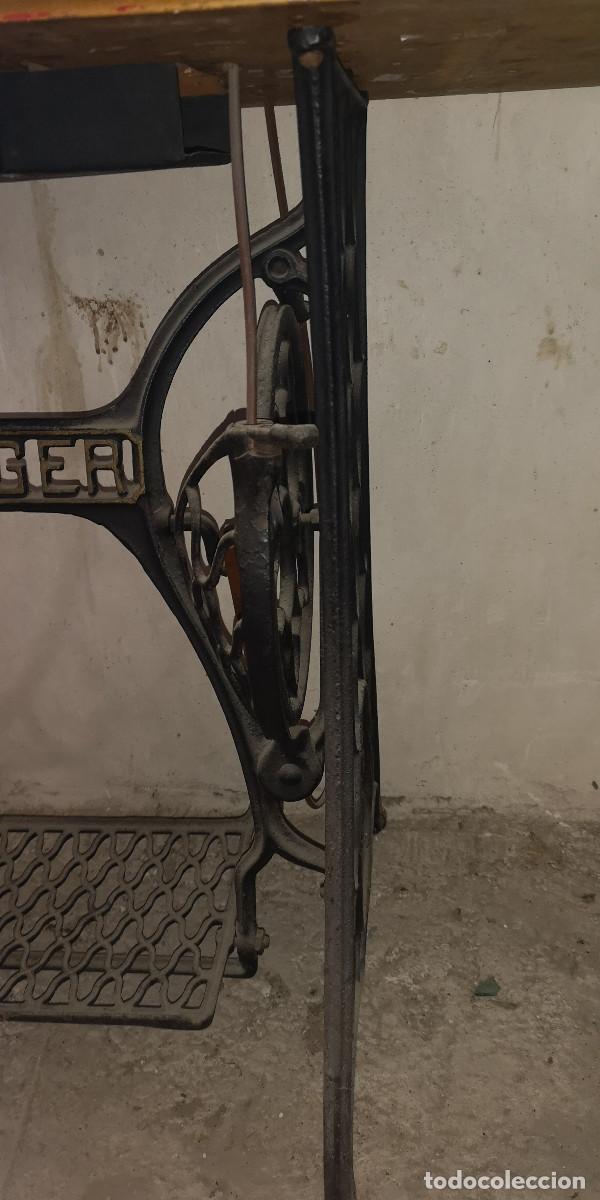 Antig&uuml;edades: MESA DE COSER SINGER, MUEBLE Y PIE ( sin m&aacute;quina ) - Foto 4