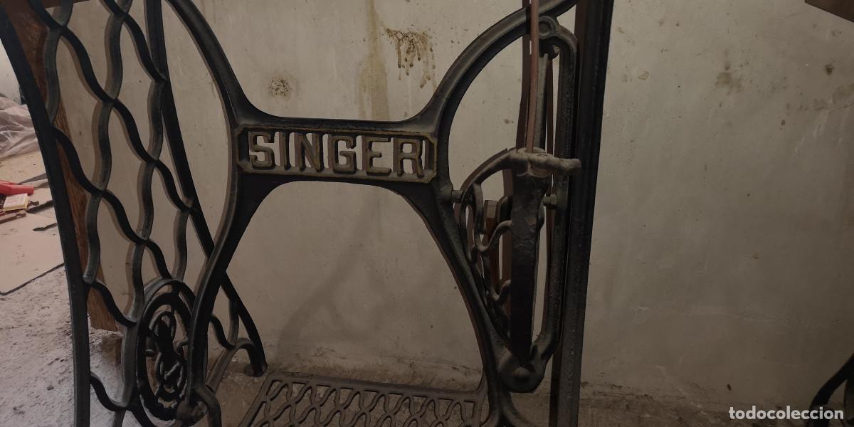 Antig&uuml;edades: MESA DE COSER SINGER, MUEBLE Y PIE ( sin m&aacute;quina ) - Foto 5