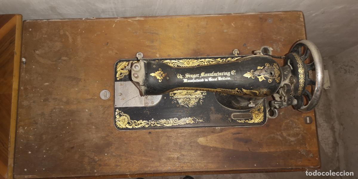 Antig&uuml;edades: MAQUINA DE COSER SINGER, CON MUEBLE Y PIE - Foto 2